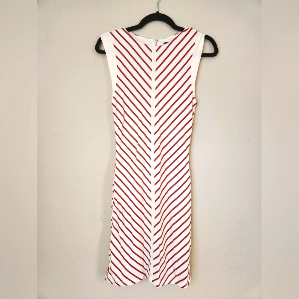 Small Tart Red and White Stripped Chevron Pattern Sleeveless Dress 😍 ✨️
